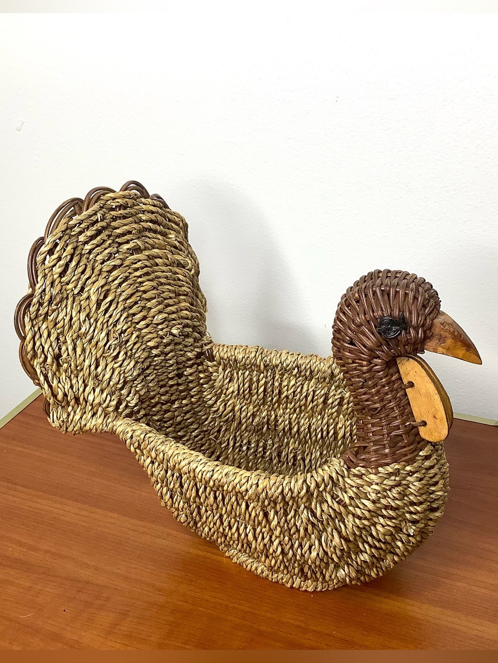 < Vintage Turkey Woven Wicker Basket Tabletop Decoration >